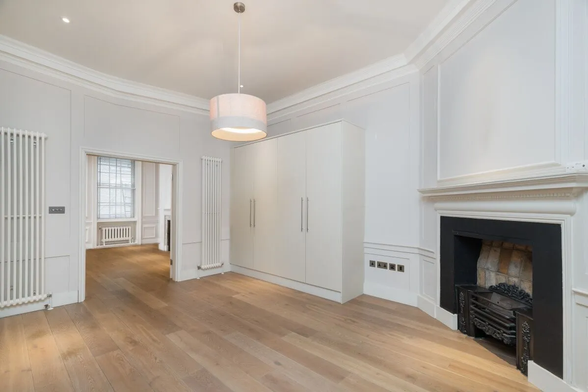 Flat Litchfield Street in City of Westminster