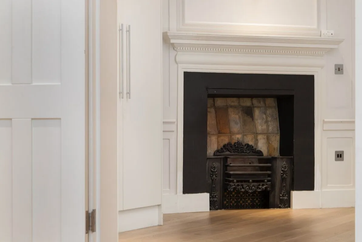 Flat Litchfield Street in City of Westminster