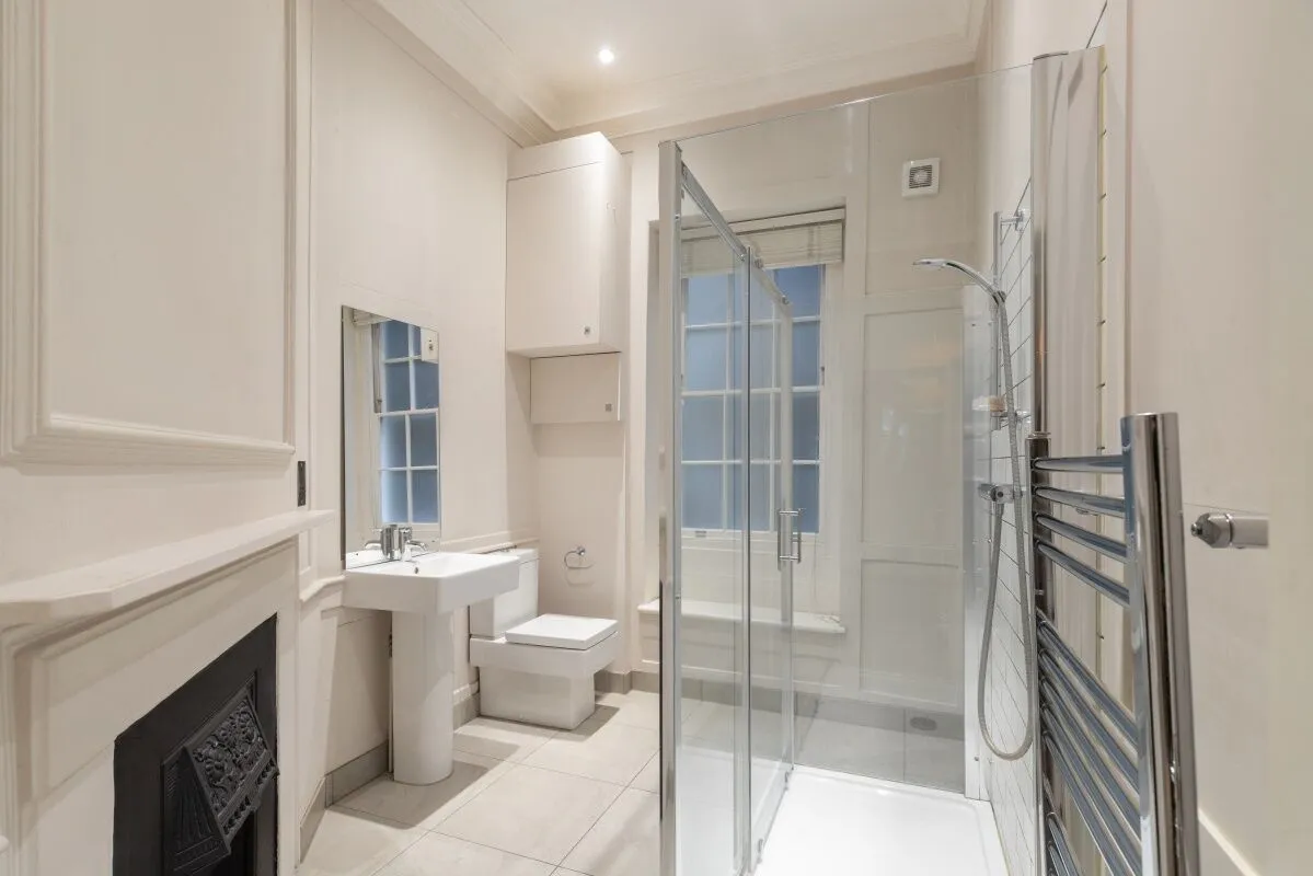 Flat Litchfield Street in City of Westminster