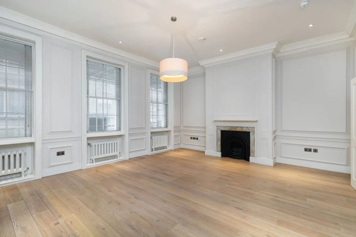 Flat Litchfield Street in City of Westminster