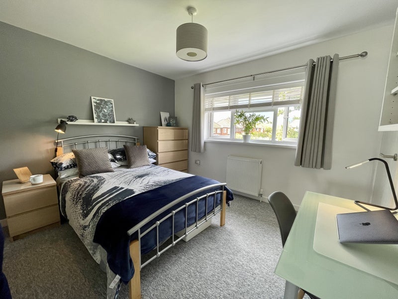 Room Lindridge Road in Metropolitan Borough of Solihull