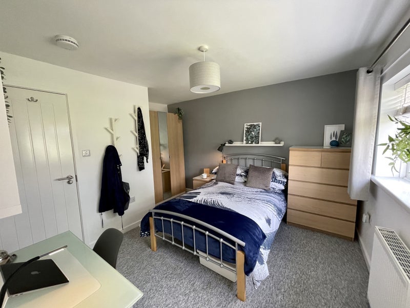 Room Lindridge Road in Metropolitan Borough of Solihull