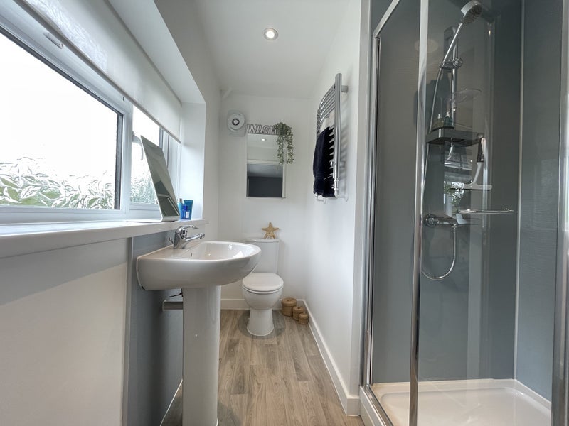 Room Lindridge Road in Metropolitan Borough of Solihull