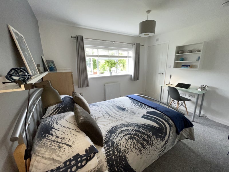 Room Lindridge Road in Metropolitan Borough of Solihull