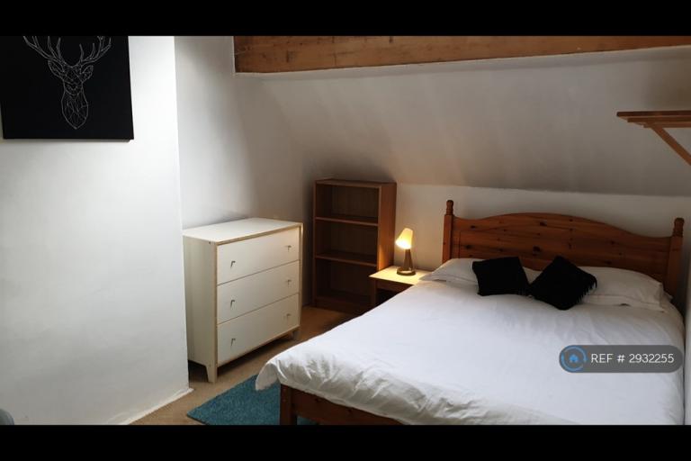 Room Lumley Avenue in Leeds