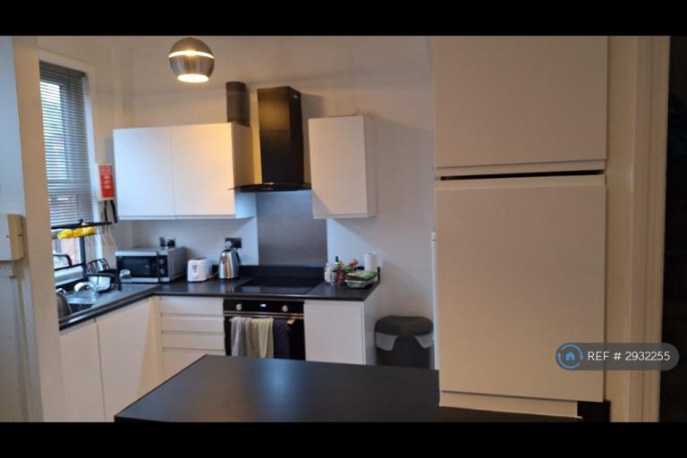 Room Lumley Avenue in Leeds