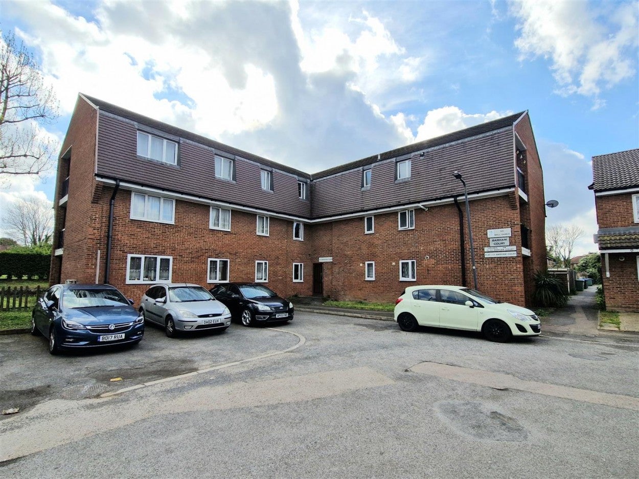 Flat Bridgewater Road in Greater London
