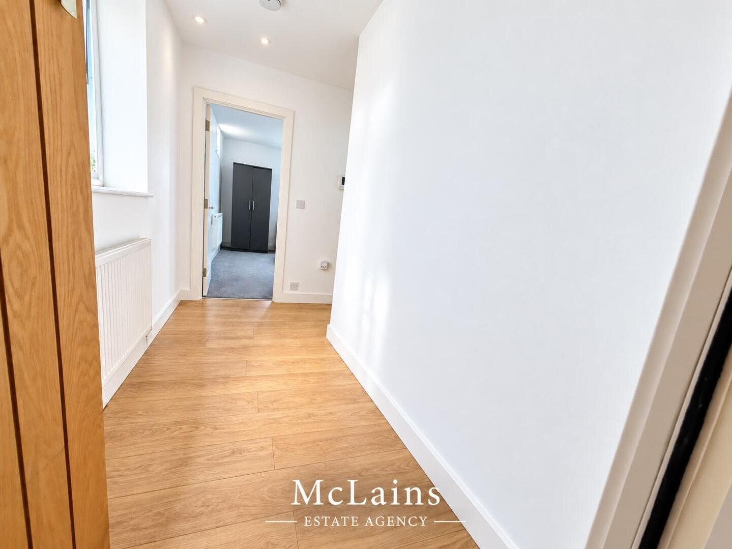 Flat Kingham Way in Luton