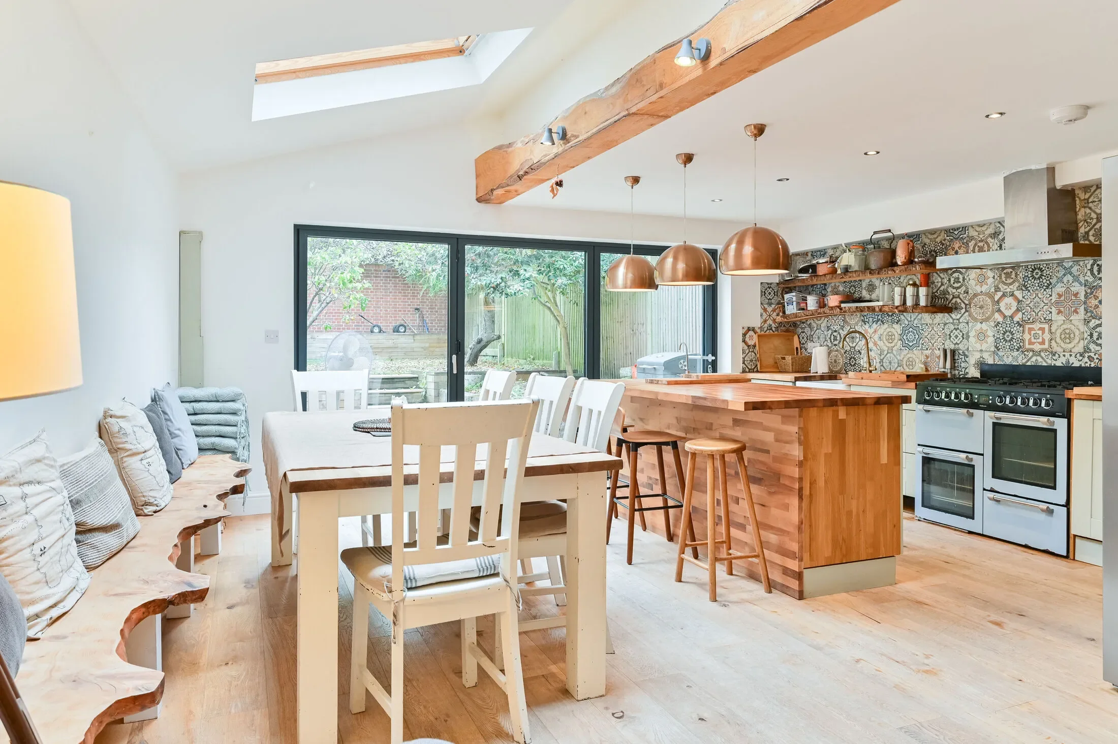 House Caspian Street in Greater London