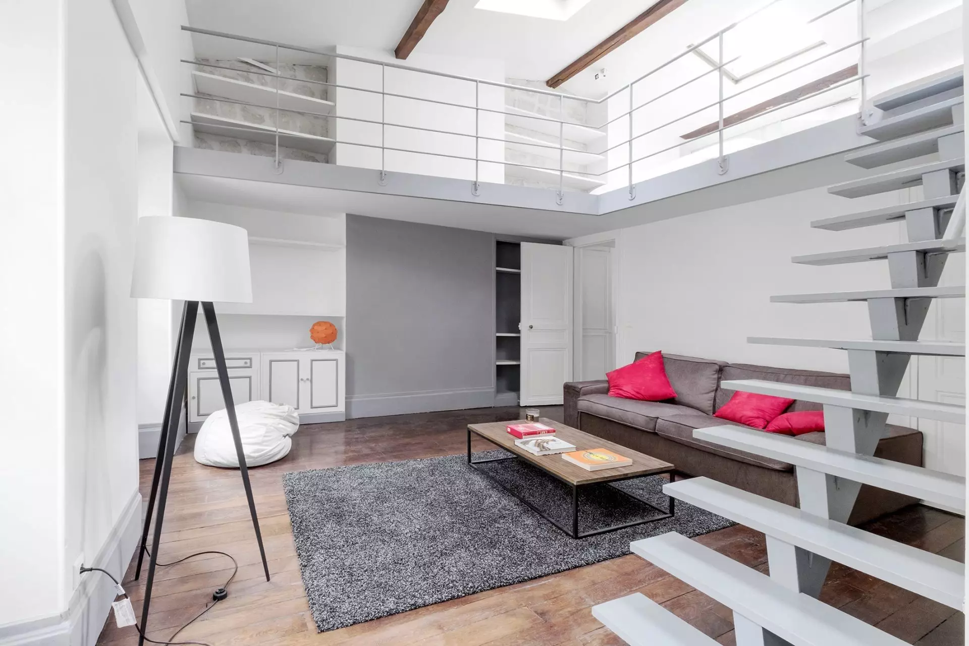 Flat Rue de Longchamp in Paris
