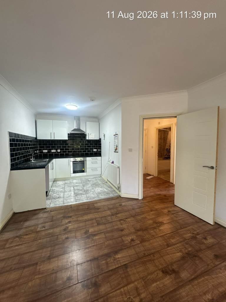Flat St. Nicholas Road in Greater London