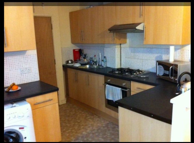 Room Colum Place in Cardiff