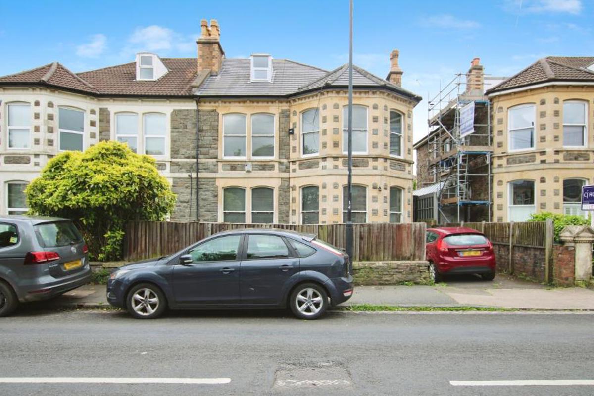 House Chesterfield Road in Bristol
