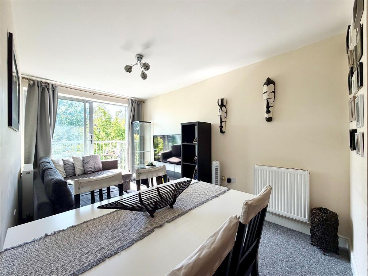 Flat Rectory Road in Rushmoor