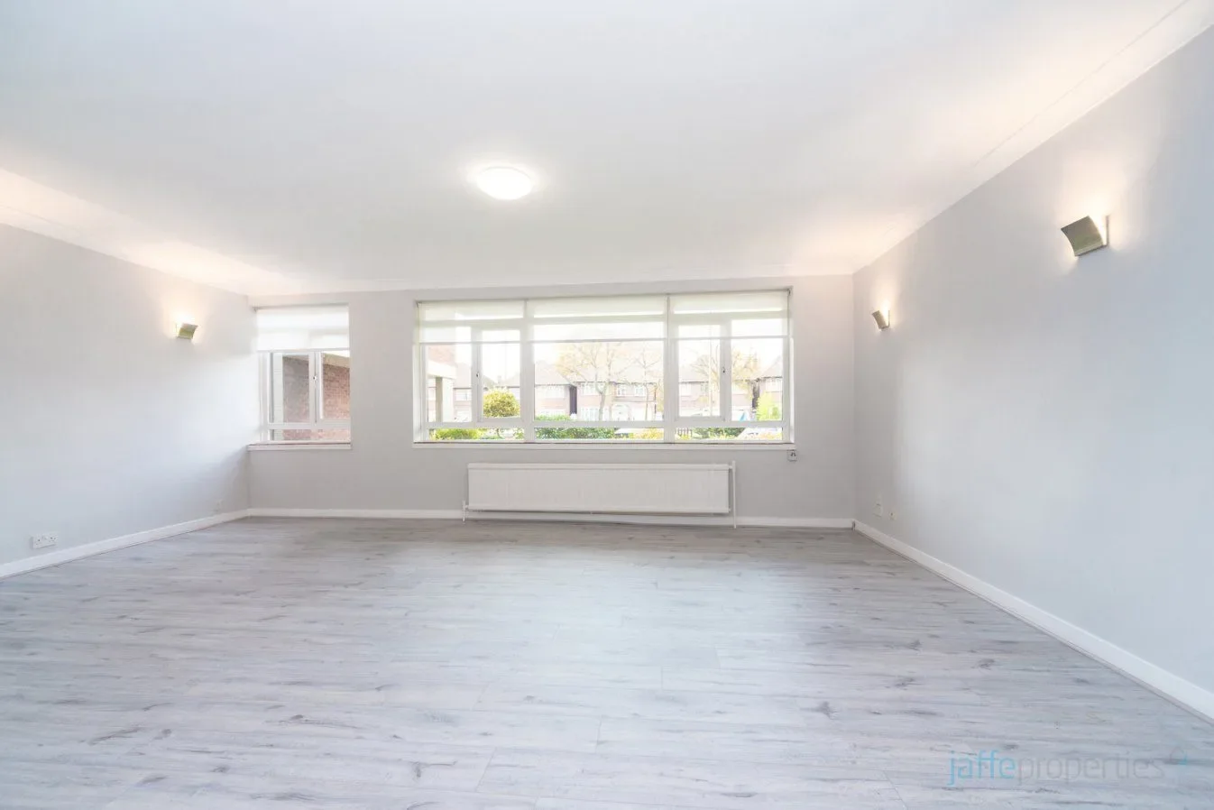 Flat Mountfield Road in Greater London