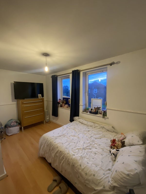 Room Grange Way in Greater London