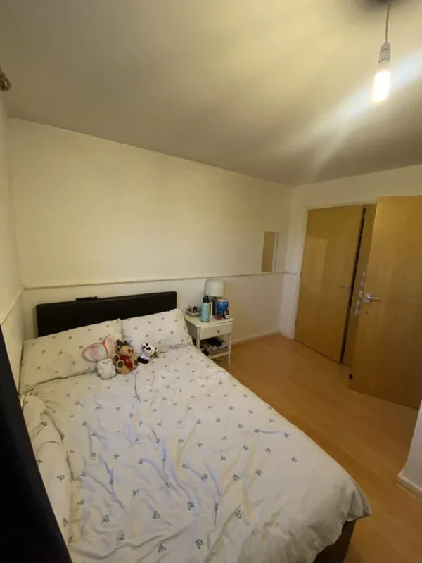 Room Grange Way in Greater London