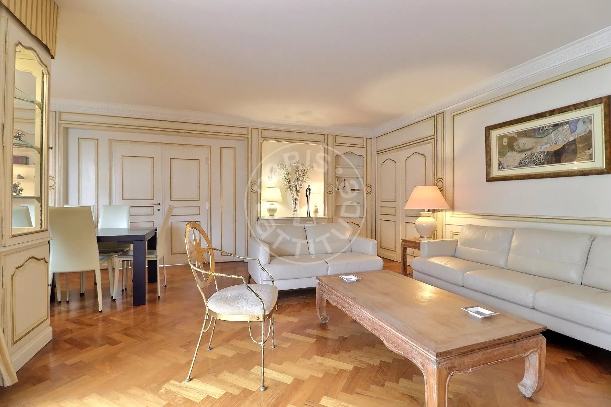 Appartement Avenue Raymond Poincaré à Paris