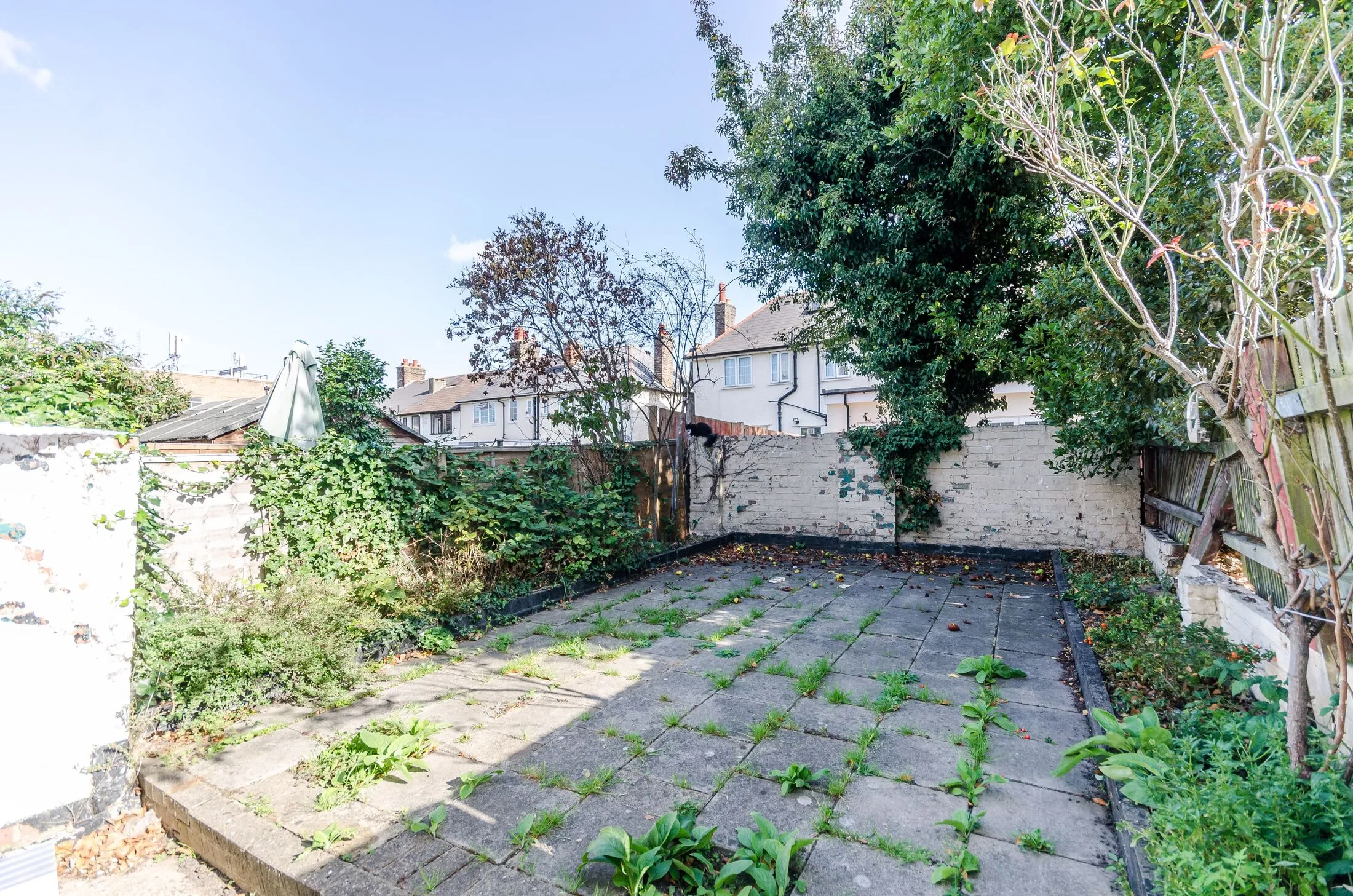 House Brudenell Road in Greater London