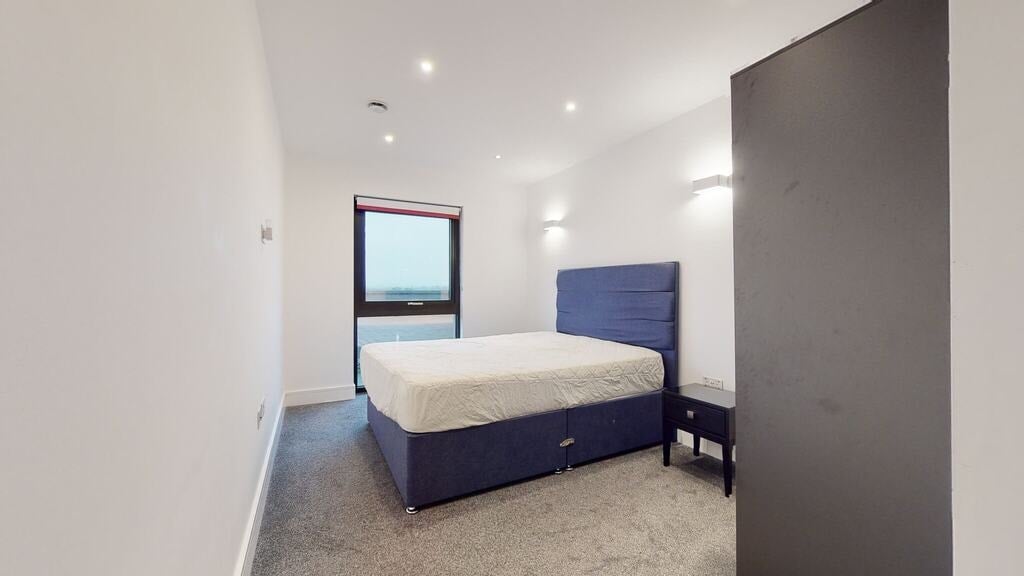 Flat Great West Road in Greater London