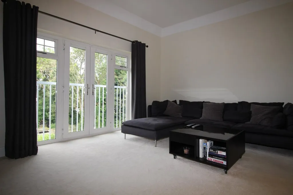 Flat Hurst Court in Horsham