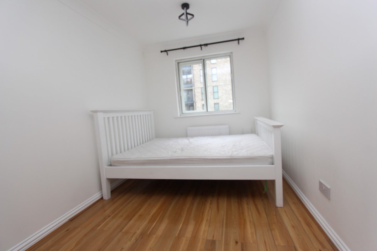 Flat Sheepcote Road in Greater London