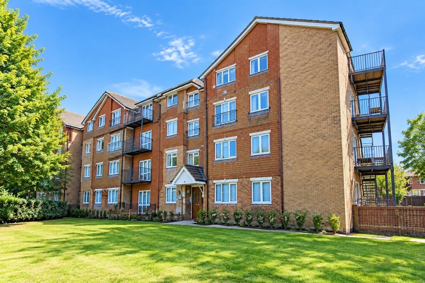 Flat Sheepcote Road in Greater London