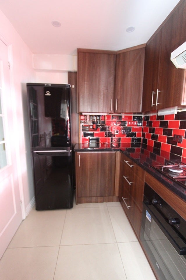 Flat Sheepcote Road in Greater London