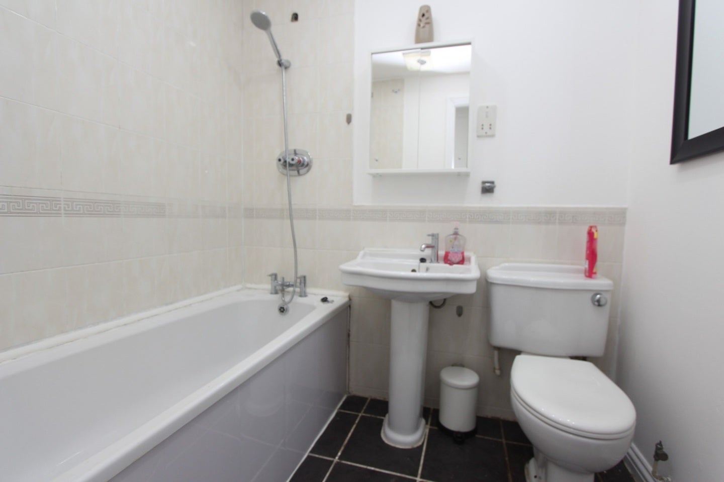 Flat Sheepcote Road in Greater London