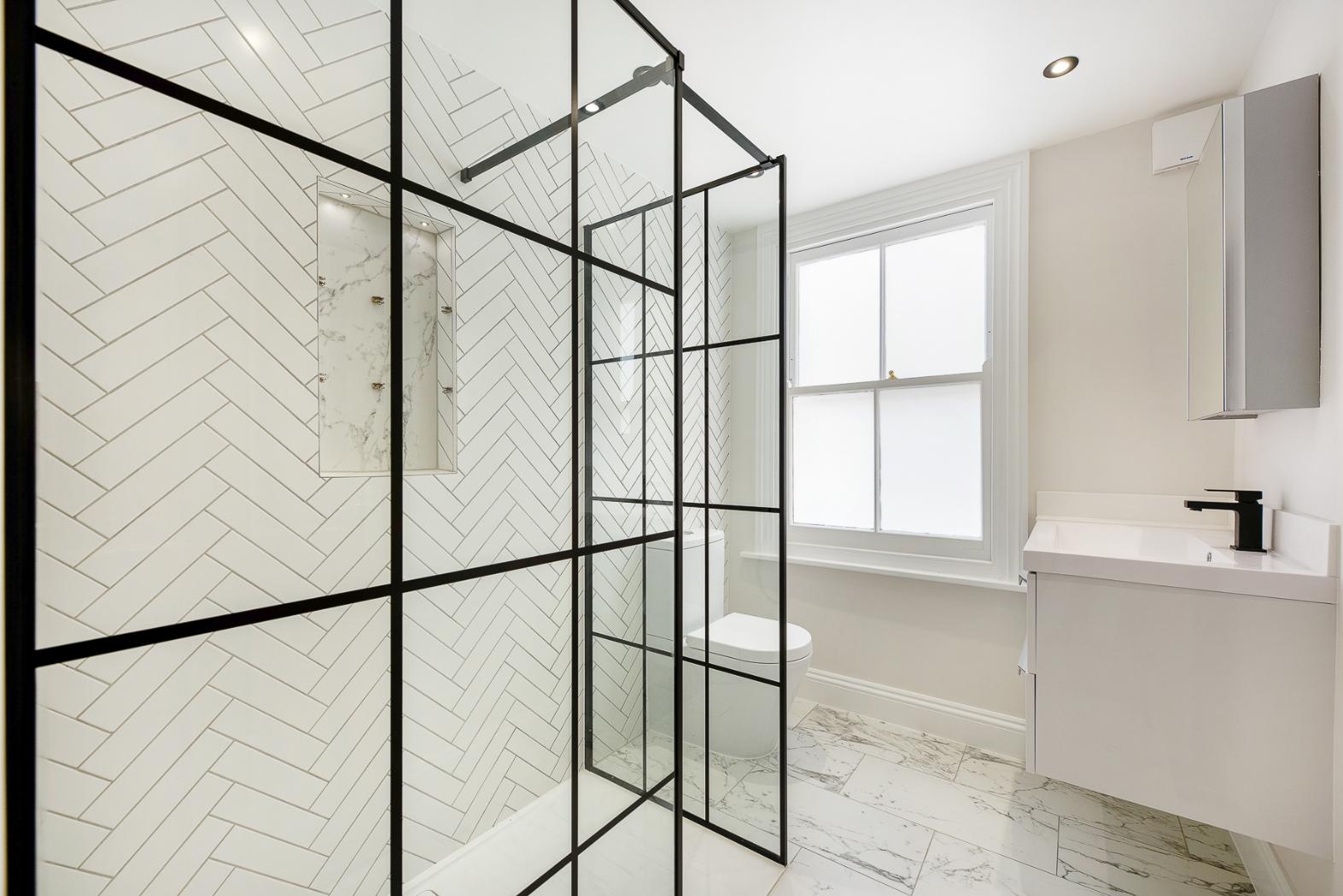 Flat Lurline Gardens in Greater London