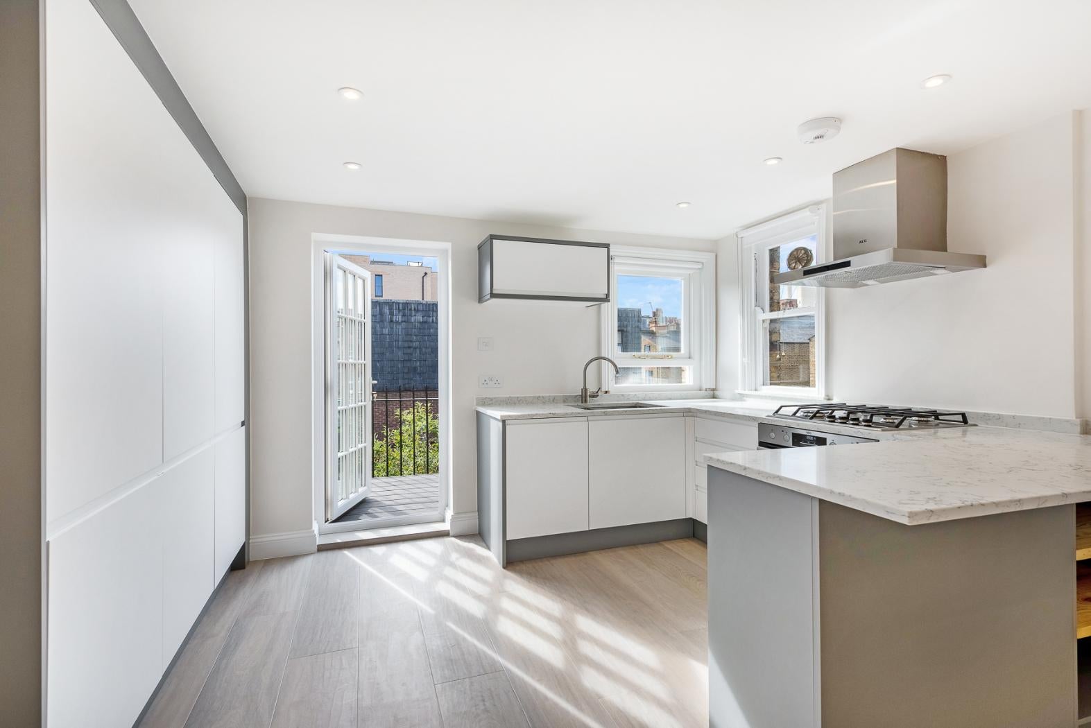 Flat Lurline Gardens in Greater London