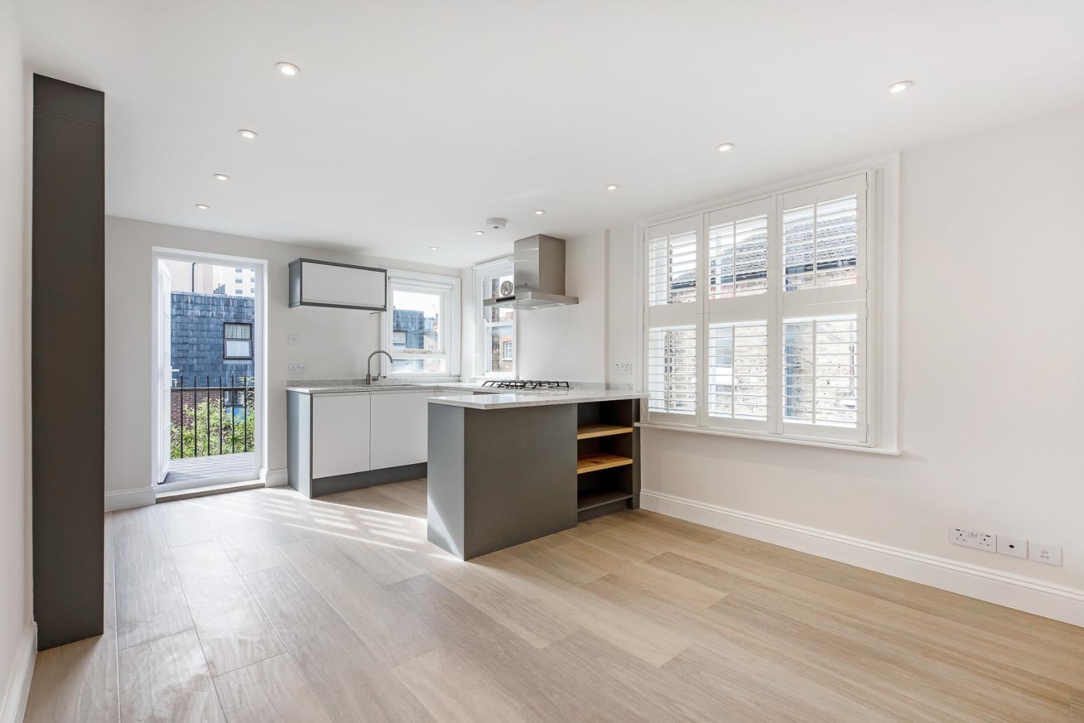 Flat Lurline Gardens in Greater London