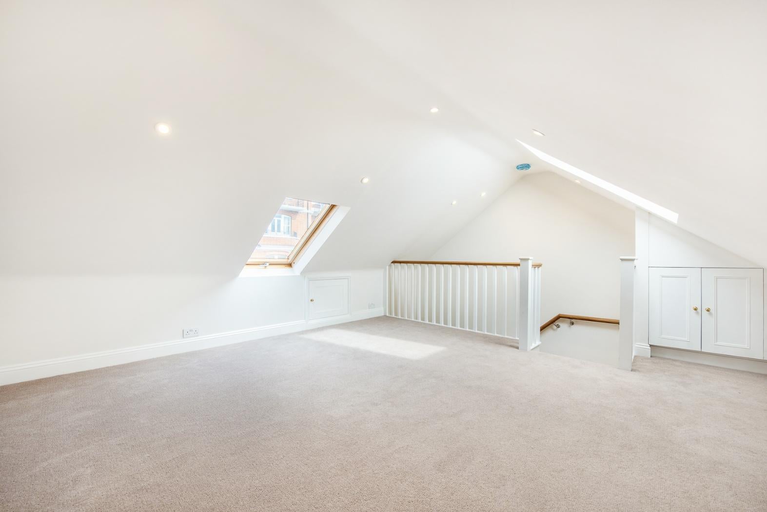 Flat Lurline Gardens in Greater London