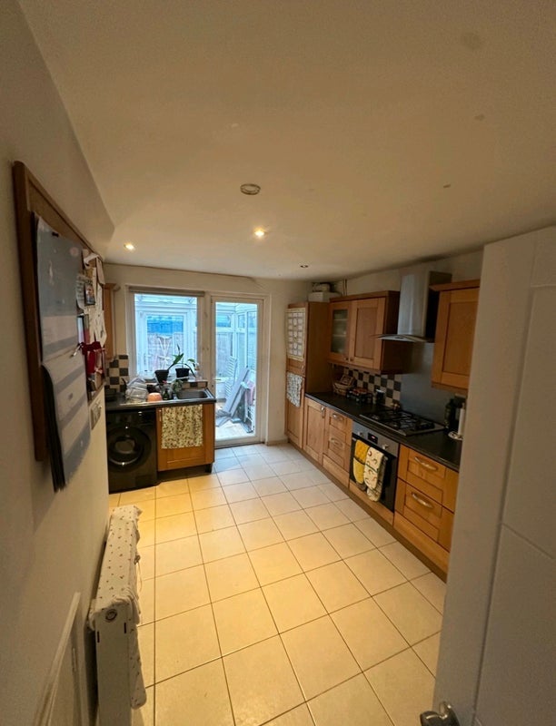 Room Mere Close in Greater London