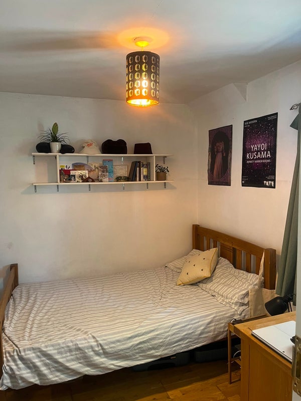 Room Mere Close in Greater London