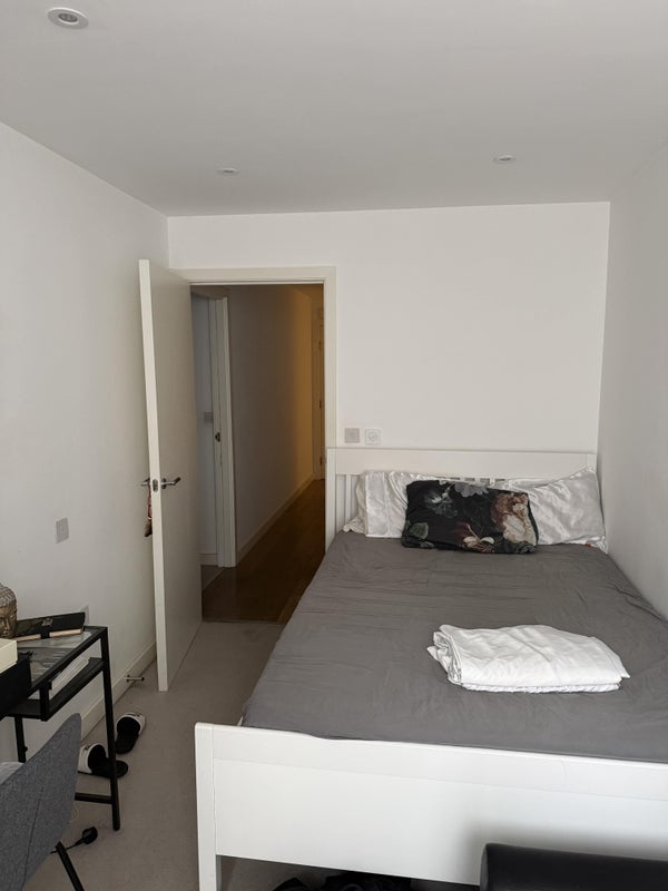 Room Bourke Close in Greater London