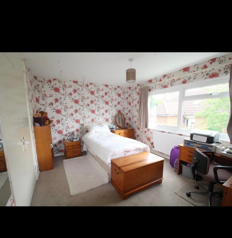 Room Parchmore Road in Greater London