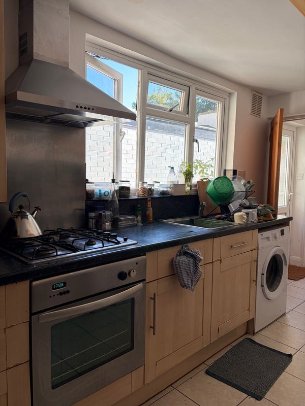 Room Kirkwood Road in Greater London
