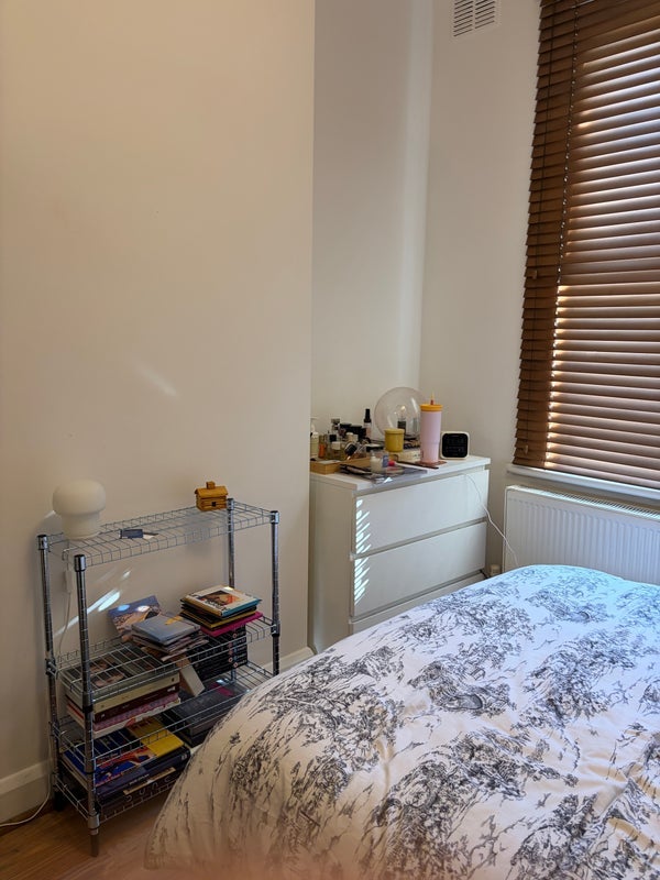Room Kirkwood Road in Greater London