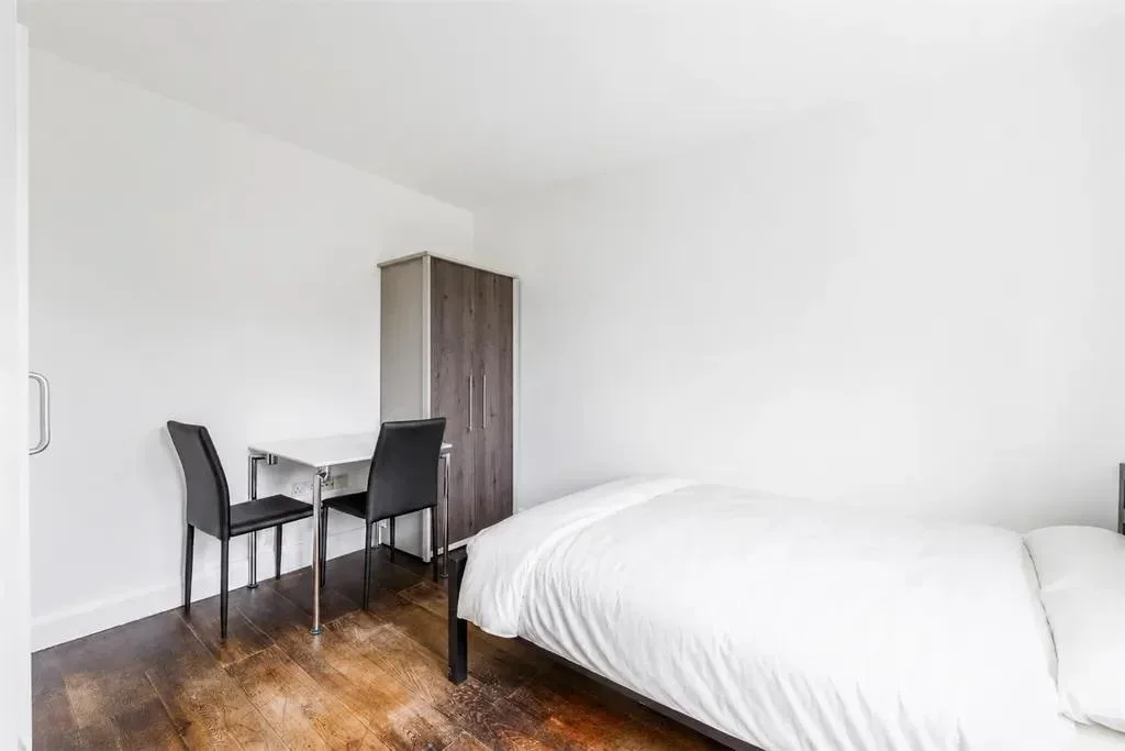 Room Matheson Road in Greater London
