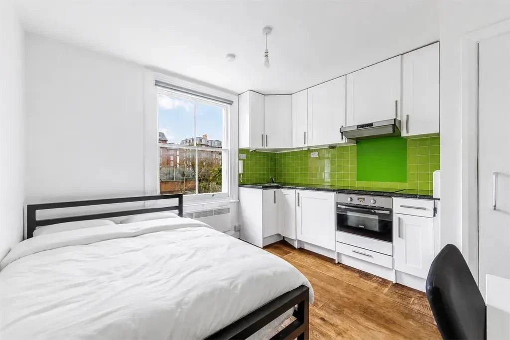 Room Matheson Road in Greater London