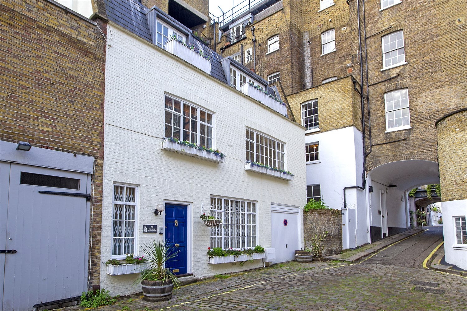 House Upbrook Mews in City of Westminster