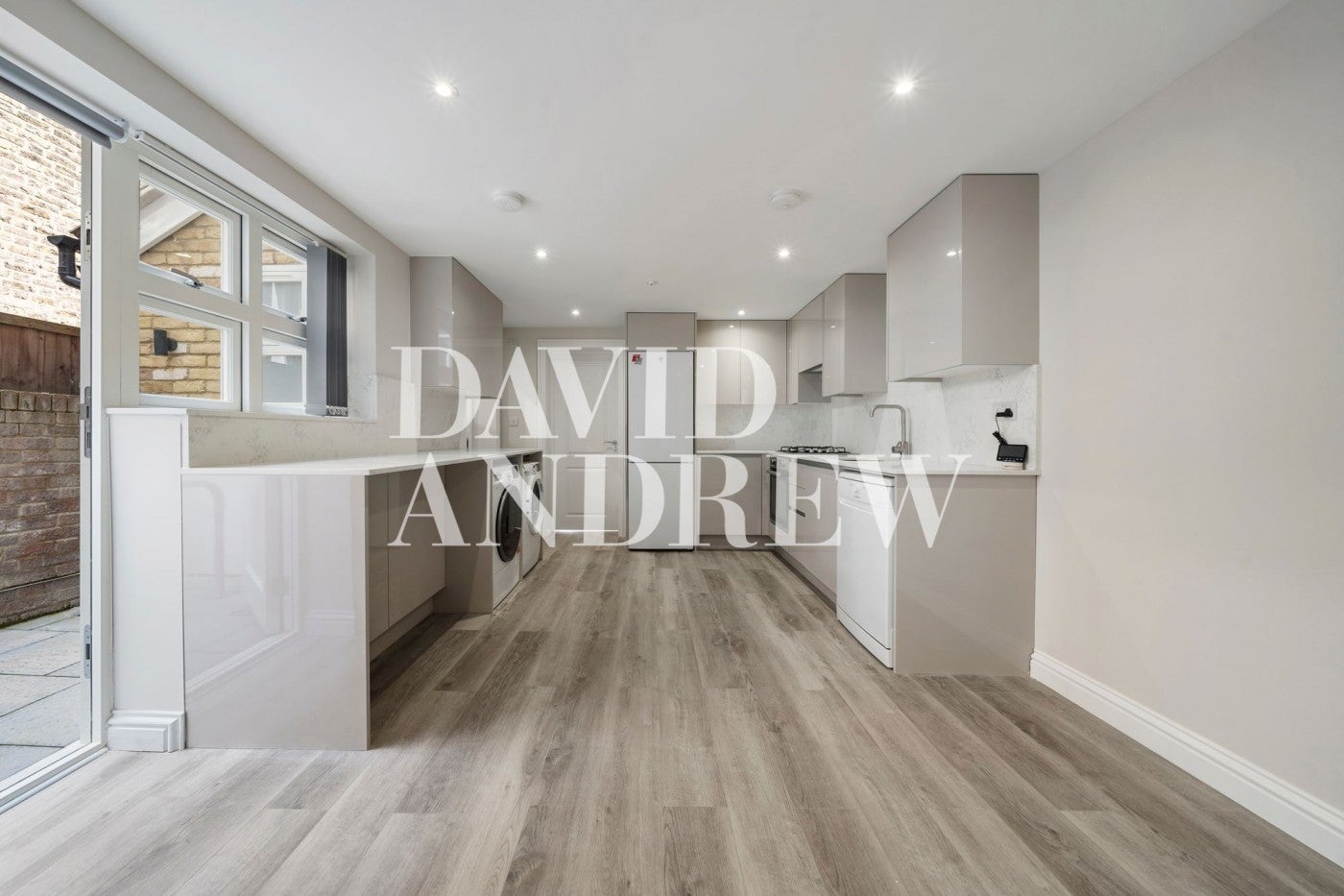 Flat Parolles Road in Greater London