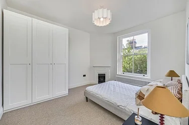 Flat Prince of Wales Drive in Greater London