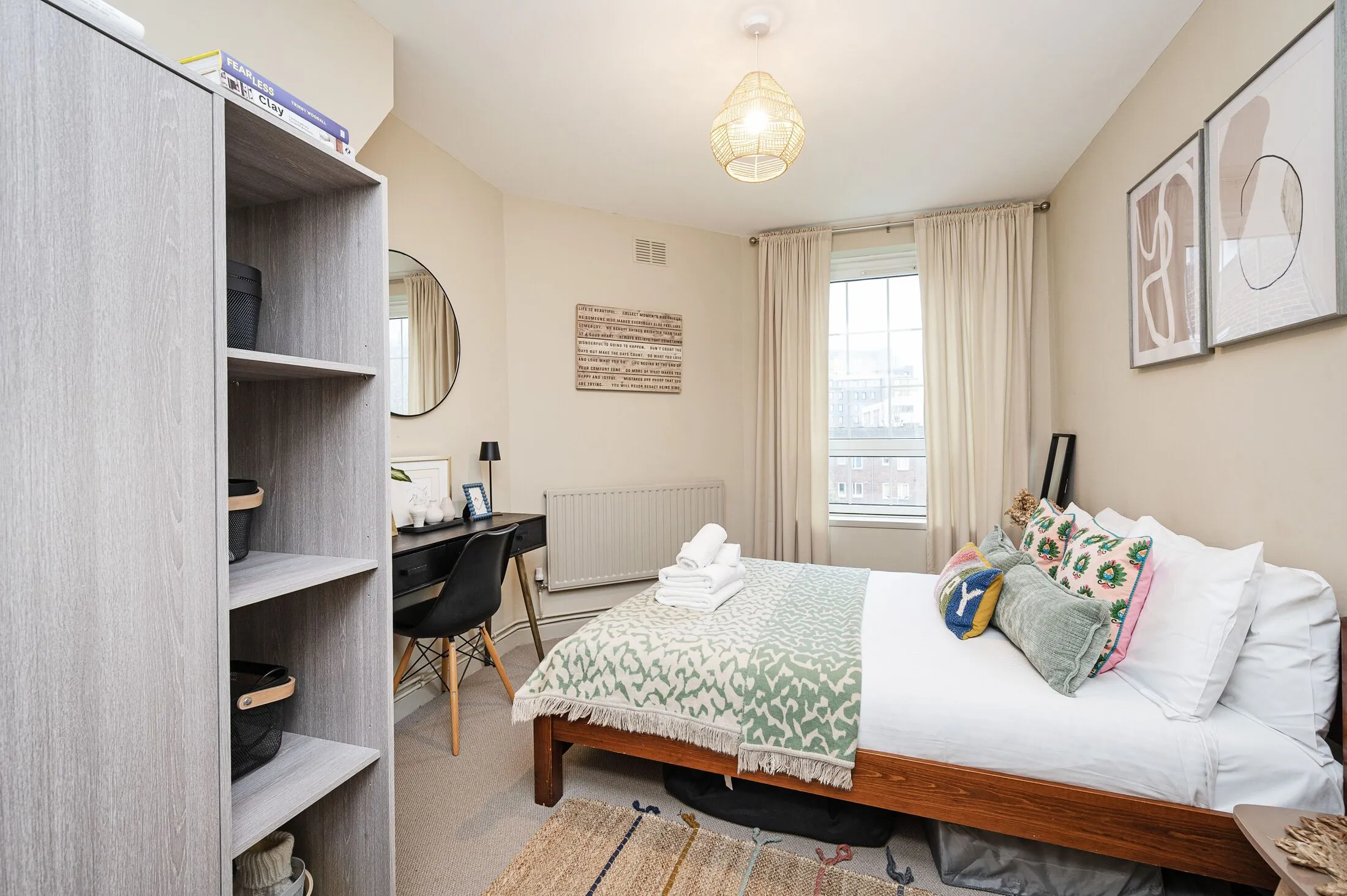 Flat Monthope Road in Greater London
