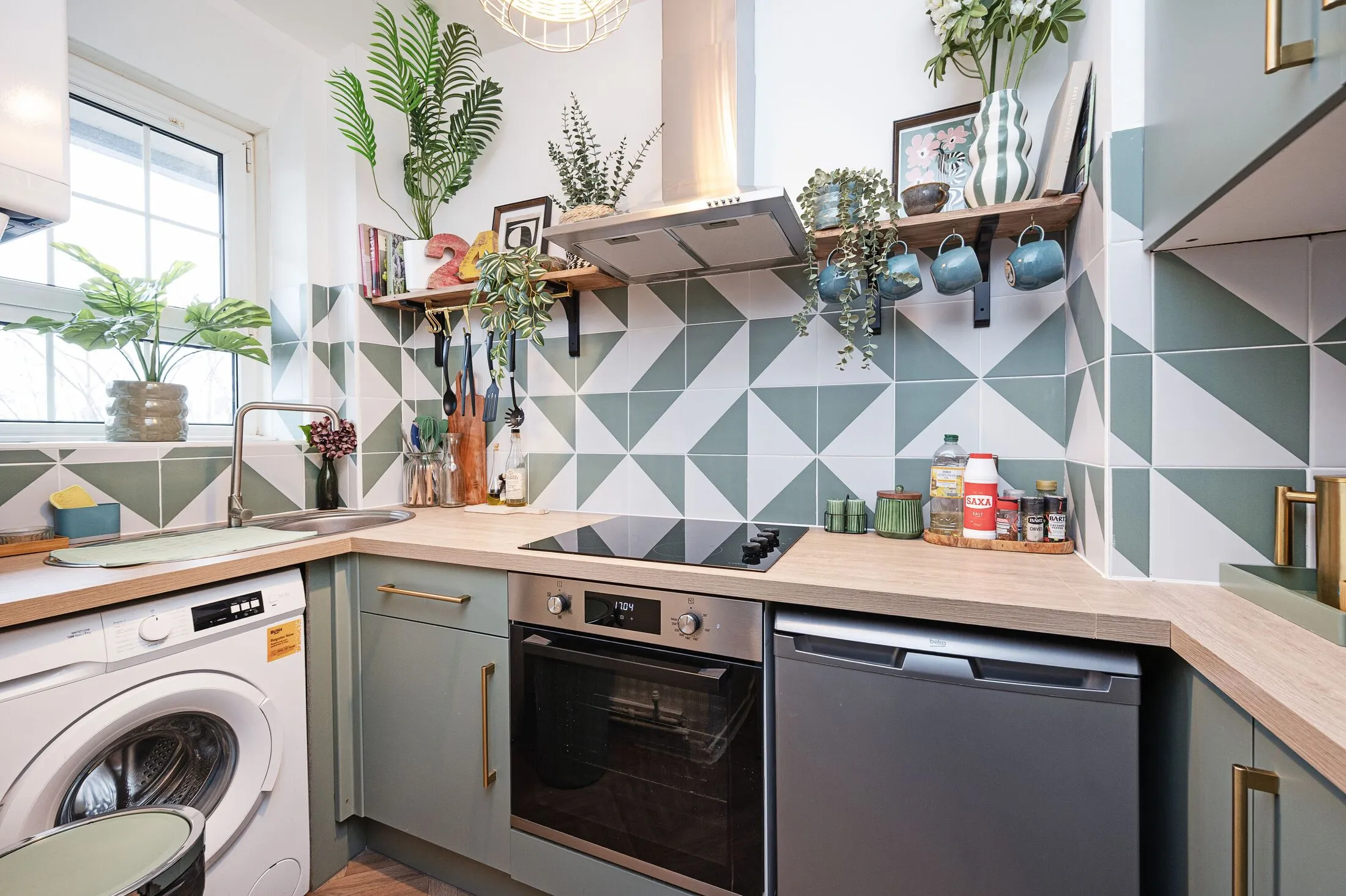 Flat Monthope Road in Greater London