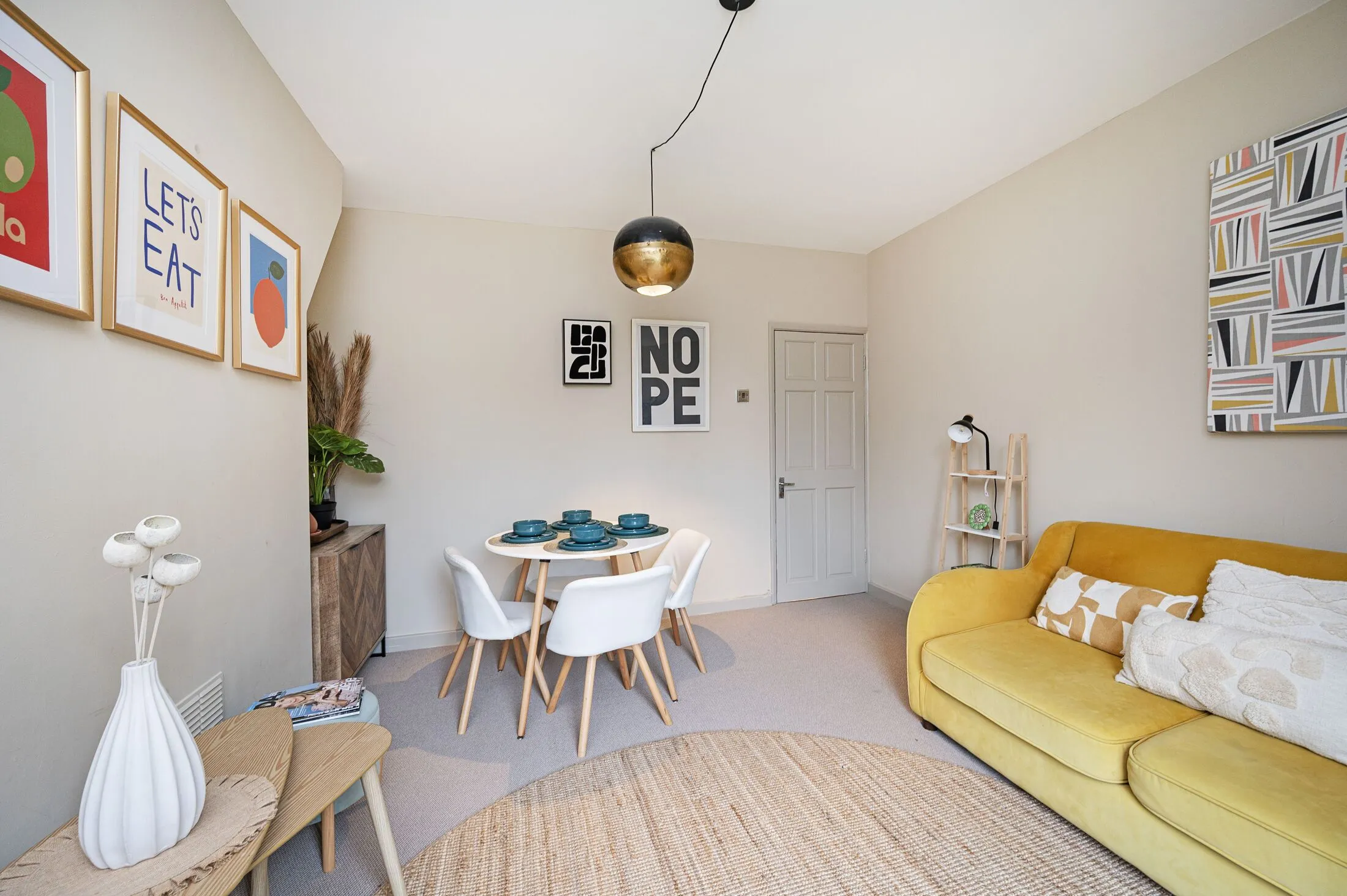 Flat Monthope Road in Greater London