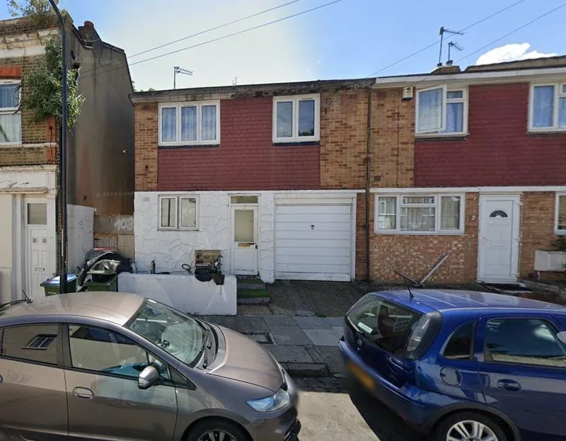 House Sandy Hill Avenue in Greater London