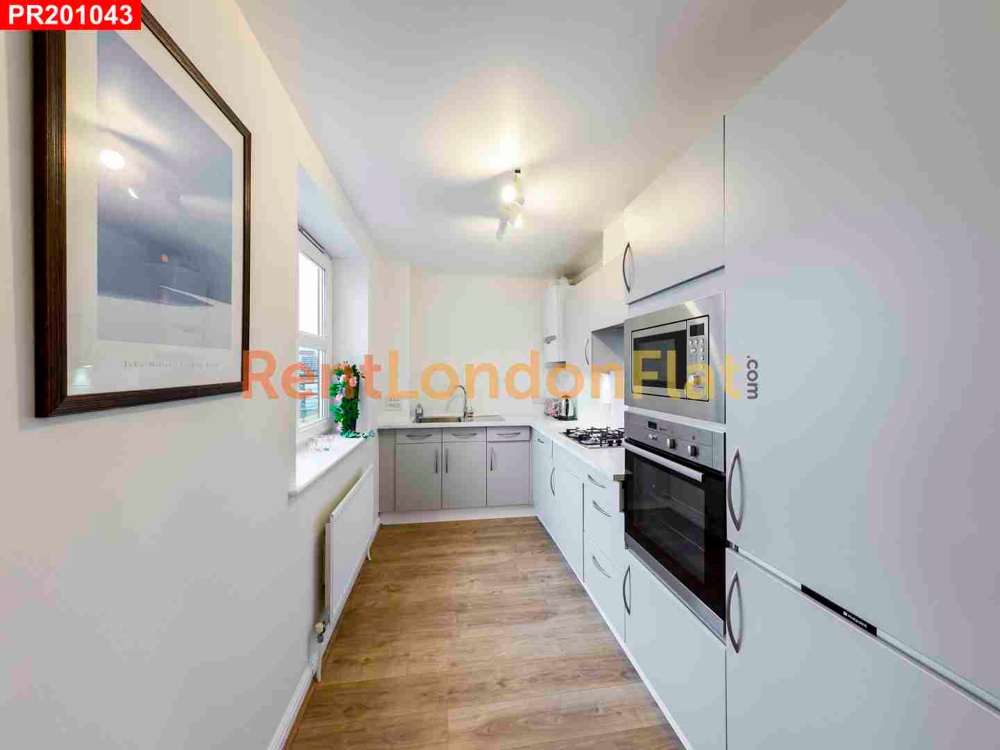 Flat Millennium Drive in Greater London