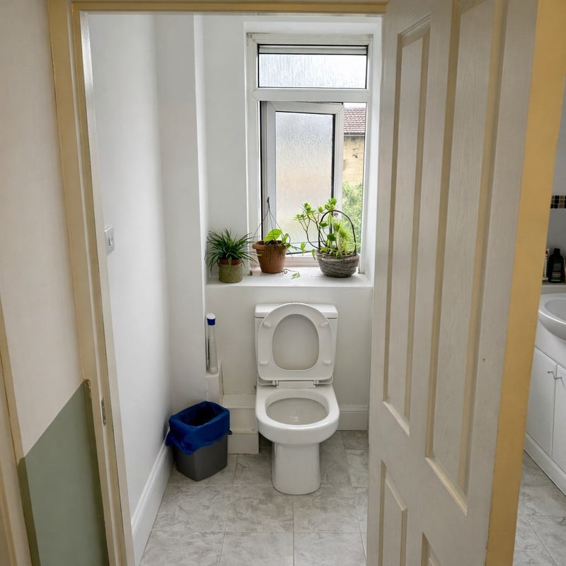 Room Allen Edwards Drive in Greater London